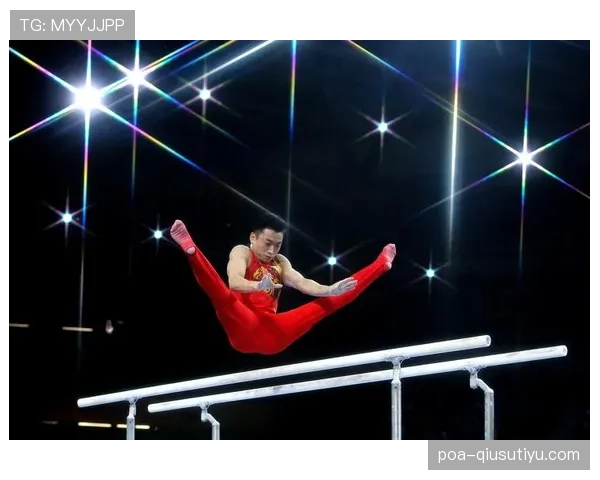 体操国家队员邹敬园提着一袋菜走进老旧楼道，这张赛场面孔和菜篮子的反差笑死我